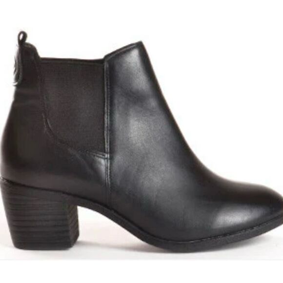 däv  Sienna Leather Black Bootie- Size 9 (US)/ 39 (EU) - Picture 1 of 10